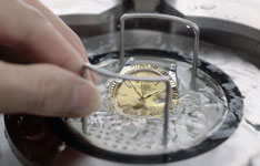 万国手表怎么上发条图片